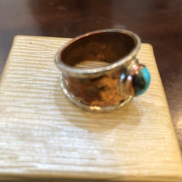 Turquoise Gemstone Ring - Oval Shape - Wide Hammered Copper Band - Size 10 - Picture 12 of 13